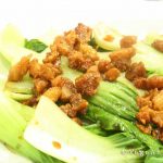 Blanched Baby Bok Choy Topped with Soy Mince 豆香小白菜